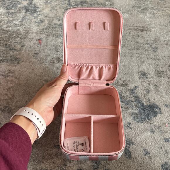 A New Day Pink White Striped Rectangular Zip Travel Jewelry Organizer NEW - Picture 4 of 6